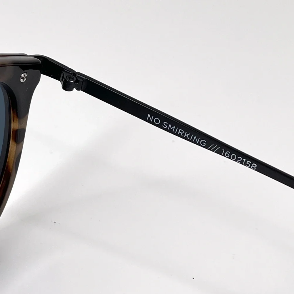 LE SPECS No Smirking Round Sunglasses New Volcanic Tort / Black